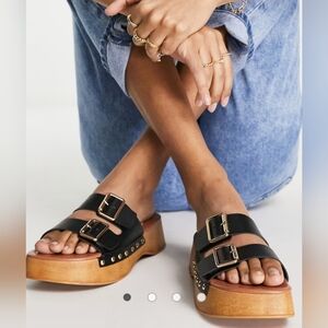 ASOS DESIGN Fuzzy flatform clogs in black Sz 10